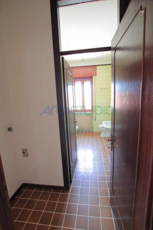 Dueville: se stai cercando una abitazione che possa accogliere due nuclei familiari, questa intro...