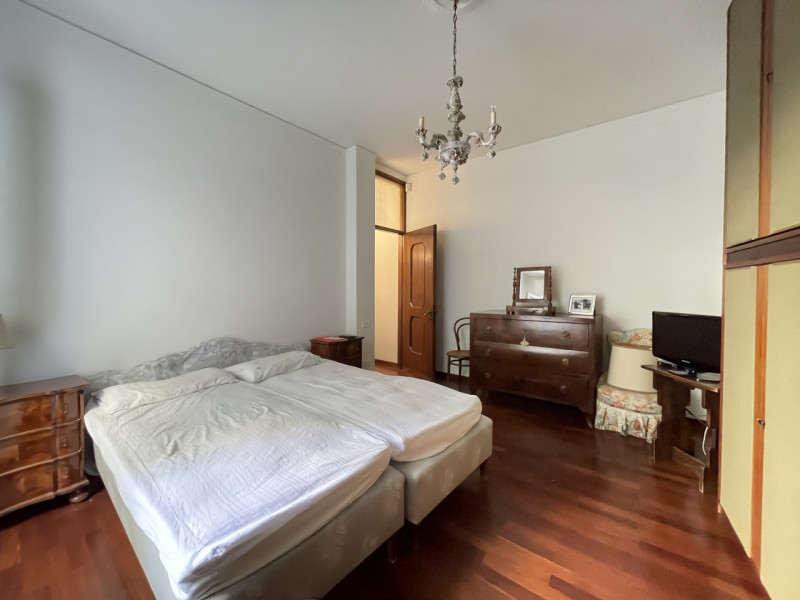 A pochi passi da Porta Santa Croce, all’interno delle mura del centro storico di Padova, proponia...