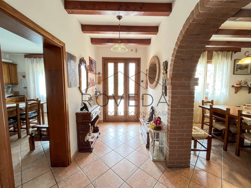 PREGANZIOL

RIFERIMENTO: PR6

L'agenzia Roveda immobiliare ha il piacere di proporvi in vendita q...