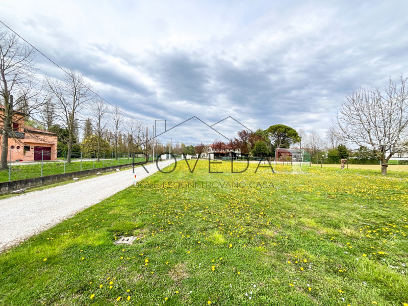 PREGANZIOL

RIFERIMENTO: PR6

L'agenzia Roveda immobiliare ha il piacere di proporvi in vendita q...