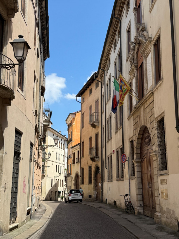 PALAZZO DA RISTRUTTURARE IN CENTRO STORICO A VICENZA. INFO E DETTAGLI PREVIO APPUNTAMENTO IN AGEN...