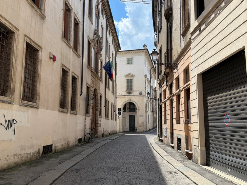 PALAZZO DA RISTRUTTURARE IN CENTRO STORICO A VICENZA. INFO E DETTAGLI PREVIO APPUNTAMENTO IN AGEN...
