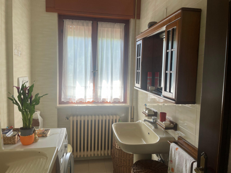 RECOARO TERME: APPARTAMENTO TRICAMERE al secondo piano in contesto di sole tre unità, completo di...