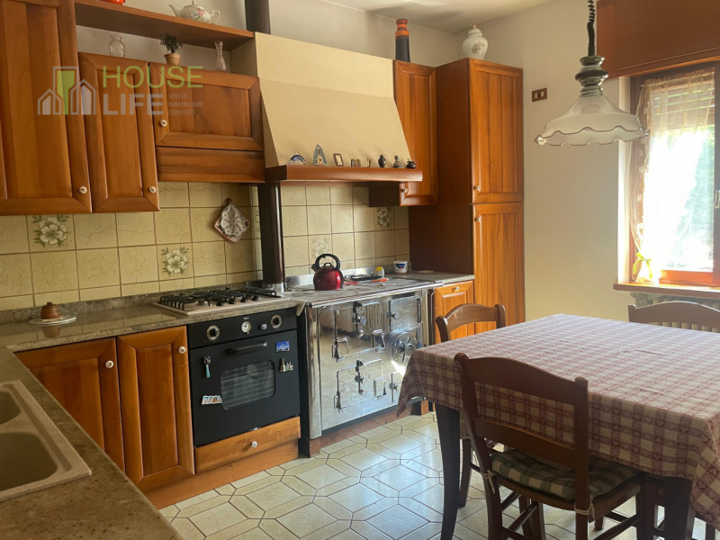 RECOARO TERME – In zona comoda a tutti i principali servizi, all’interno di un contesto tranquill...