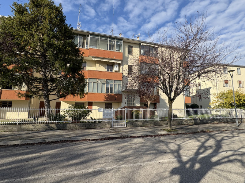 Appartamento a Battaglia Terme situato in un contesto residenziale tranquillo e comodo a tutti i ...