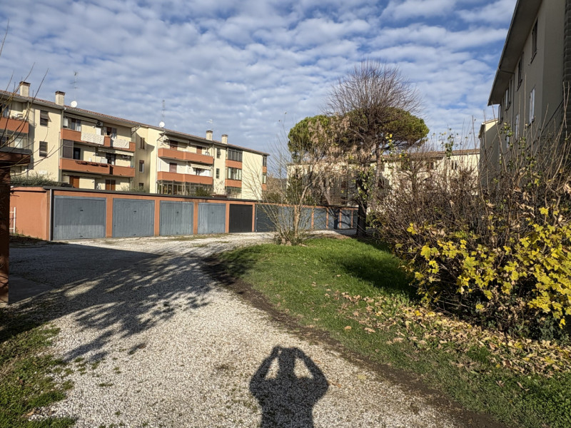 Appartamento a Battaglia Terme situato in un contesto residenziale tranquillo e comodo a tutti i ...