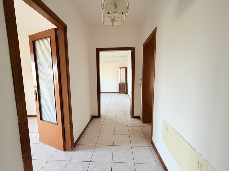 Appartamento a Battaglia Terme situato in un contesto residenziale tranquillo e comodo a tutti i ...