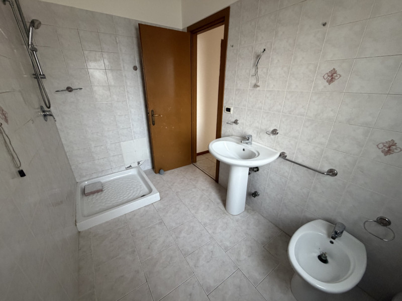 Appartamento a Battaglia Terme situato in un contesto residenziale tranquillo e comodo a tutti i ...