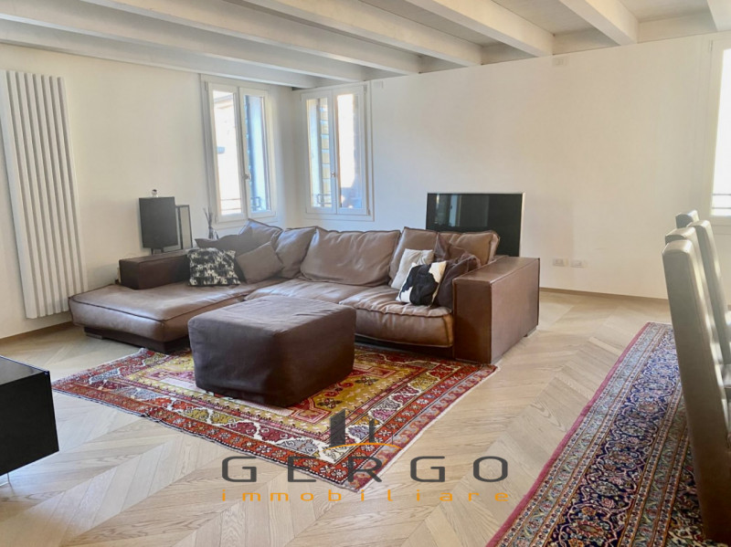 (Per INFO 3316190143) A Castelfranco Veneto, in zona centrale, proponiamo in vendita un appartame...