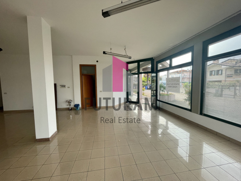 RIF:  34.1NICO-FUTURAM -  ALBIGNASEGO (PD)  -  PER INFO 0444/310220

Propongo in affitto un negoz...