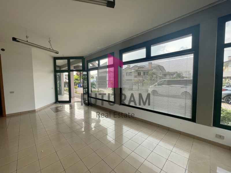 RIF:  34.1NICO-FUTURAM -  ALBIGNASEGO (PD)  -  PER INFO 0444/310220

Propongo in affitto un negoz...