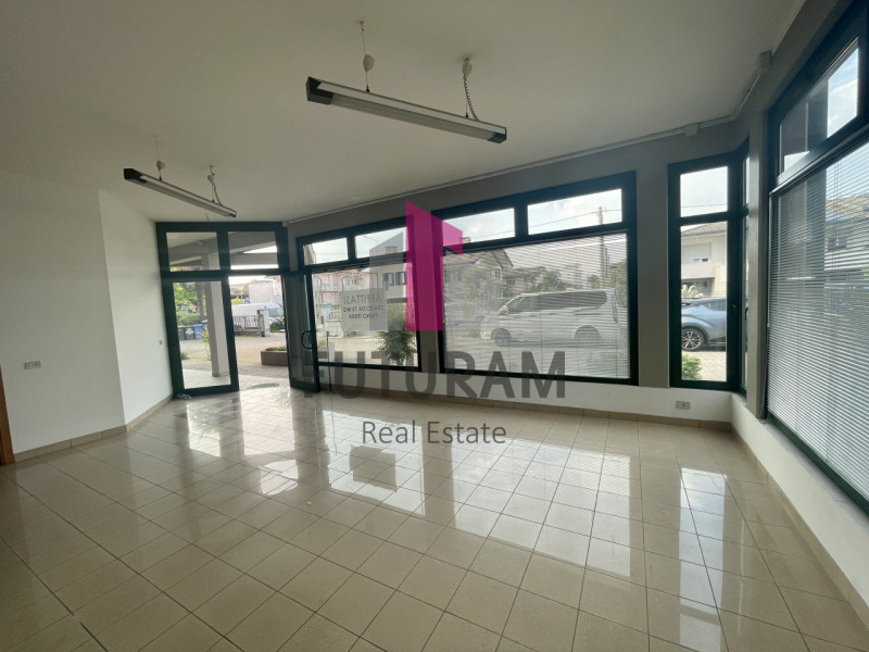 RIF:  34.1NICO-FUTURAM -  ALBIGNASEGO (PD)  -  PER INFO 0444/310220

Propongo in affitto un negoz...