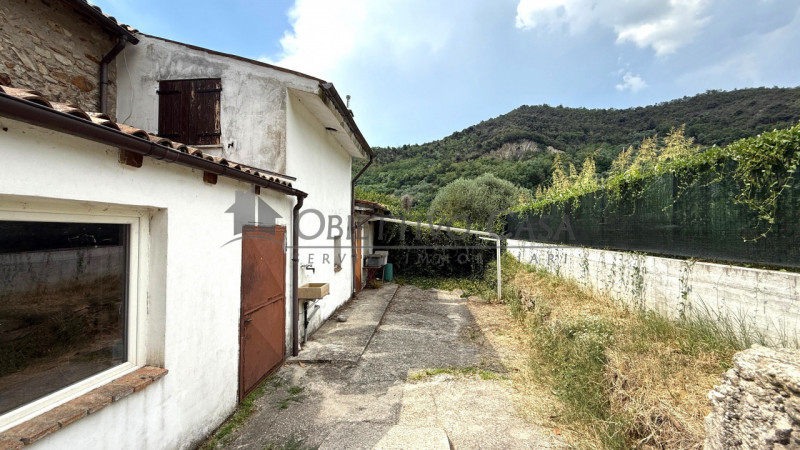 Rif. GT250 - A Galzignano Terme, ai piedi degli incantevoli Colli Euganei, ti presentiamo un'oppo...