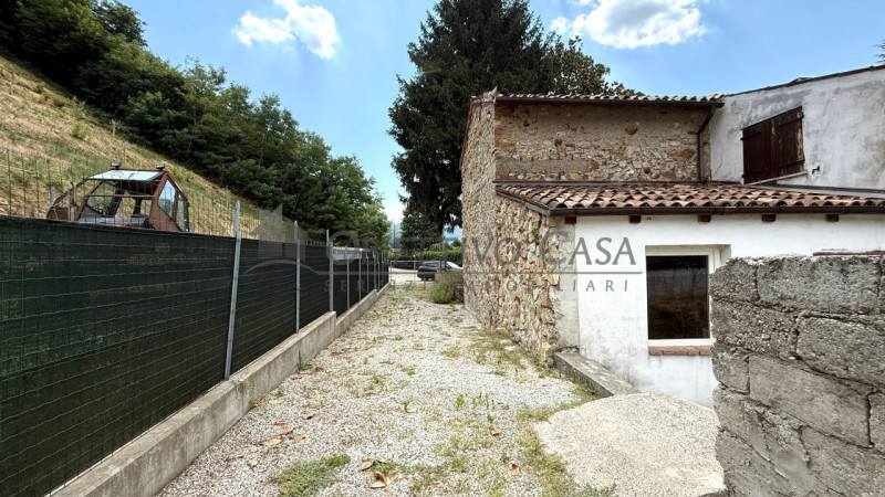 Rif. GT250 - A Galzignano Terme, ai piedi degli incantevoli Colli Euganei, ti presentiamo un'oppo...