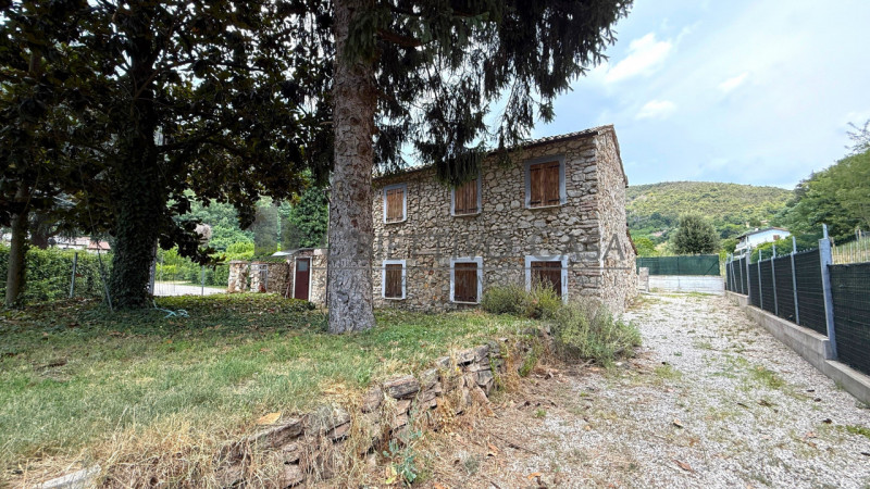 Rif. GT250 - A Galzignano Terme, ai piedi degli incantevoli Colli Euganei, ti presentiamo un'oppo...