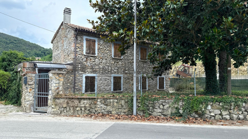 Rif. GT250 - A Galzignano Terme, ai piedi degli incantevoli Colli Euganei, ti presentiamo un'oppo...