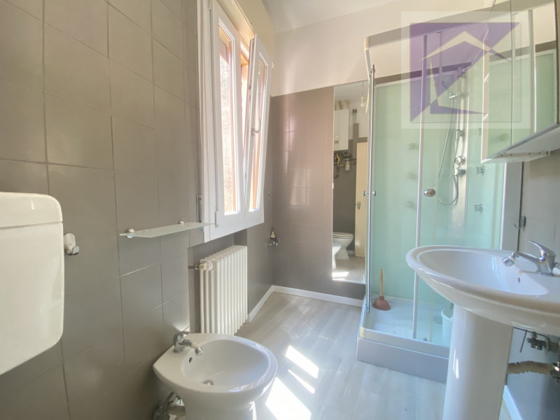 Camposampiero – In pieno centro paese, situato al secondo e ultimo piano di una palazzina di sole...