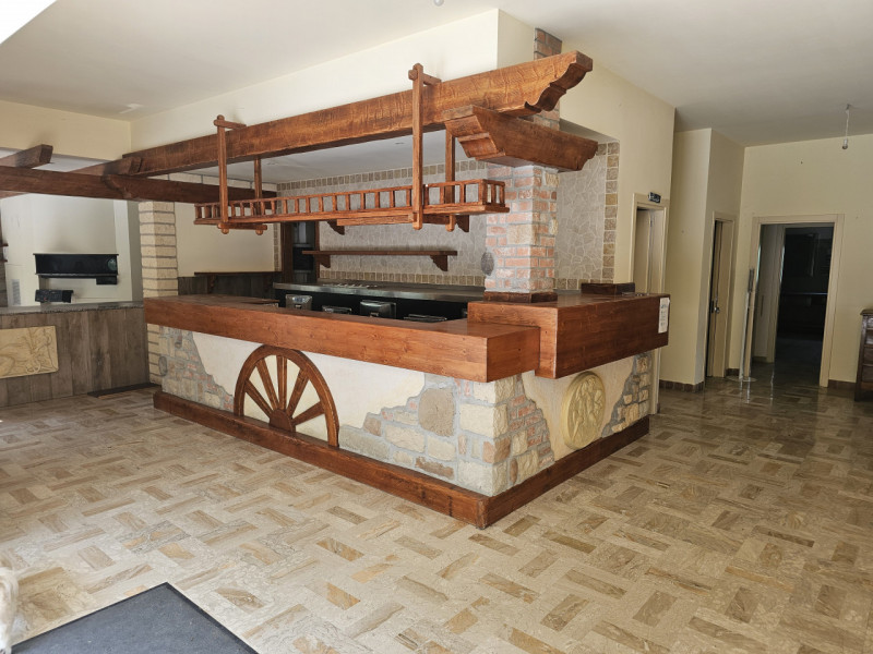 Sei alla ricerca di un'opportunità unica nel cuore dei Colli Euganei? Questa proprietà, situata i...