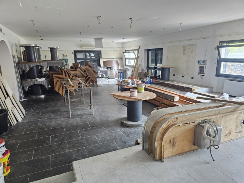 Sei alla ricerca di un'opportunità unica nel cuore dei Colli Euganei? Questa proprietà, situata i...