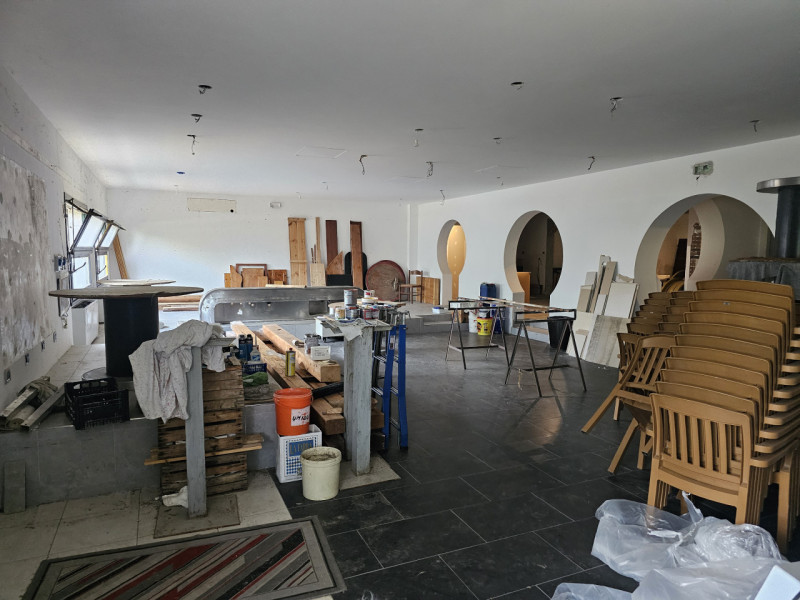 Sei alla ricerca di un'opportunità unica nel cuore dei Colli Euganei? Questa proprietà, situata i...