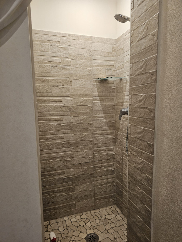 Sei alla ricerca di un'opportunità unica nel cuore dei Colli Euganei? Questa proprietà, situata i...