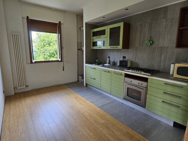 Sei alla ricerca di un'opportunità unica nel cuore dei Colli Euganei? Questa proprietà, situata i...