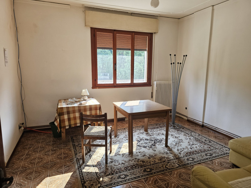 Sei alla ricerca di un'opportunità unica nel cuore dei Colli Euganei? Questa proprietà, situata i...