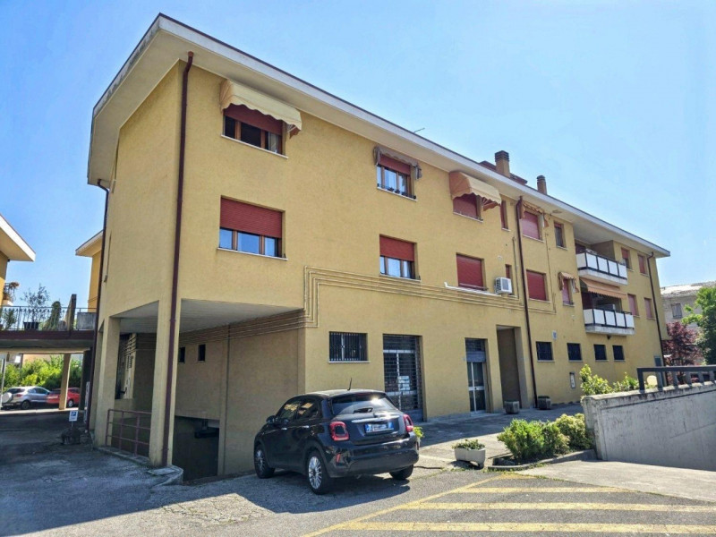 Quest’immobile viene venduto tramite asta online.

Negozio al piano terra con ampio magazzino al ...