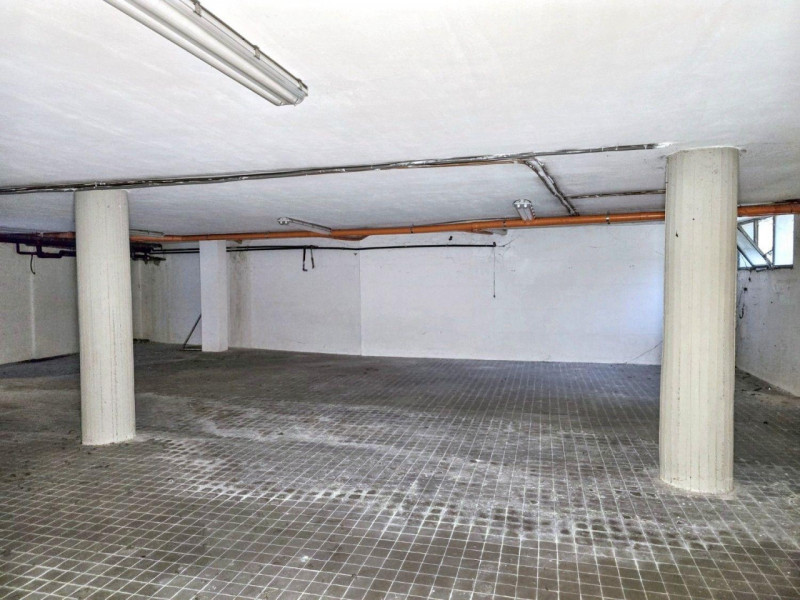 Quest’immobile viene venduto tramite asta online.

Negozio al piano terra con ampio magazzino al ...