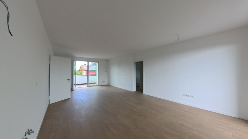 In una tranquilla e curata zona residenziale di Trebaseleghe, al primo piano di una moderna palaz...