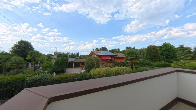 In una tranquilla e curata zona residenziale di Trebaseleghe, al primo piano di una moderna palaz...