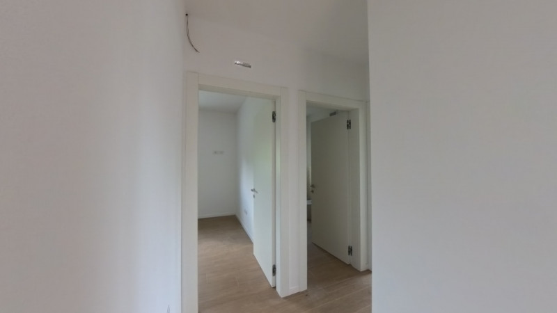 In una tranquilla e curata zona residenziale di Trebaseleghe, al primo piano di una moderna palaz...