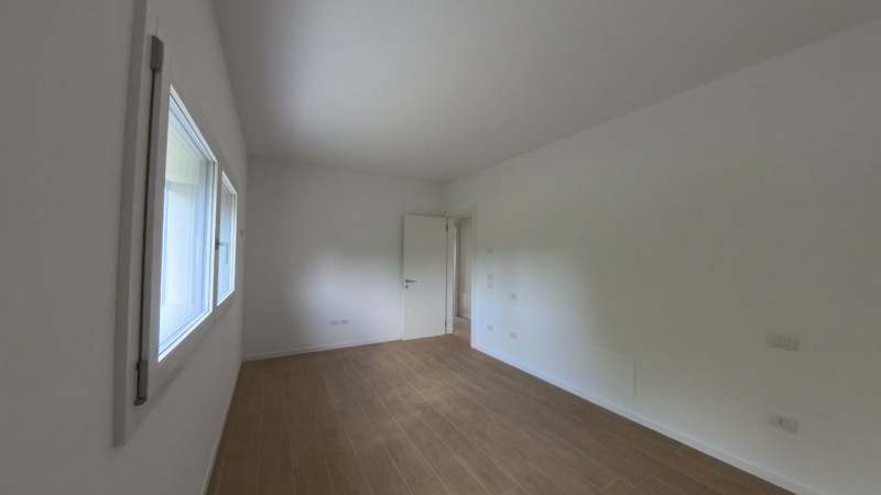 In una tranquilla e curata zona residenziale di Trebaseleghe, al primo piano di una moderna palaz...