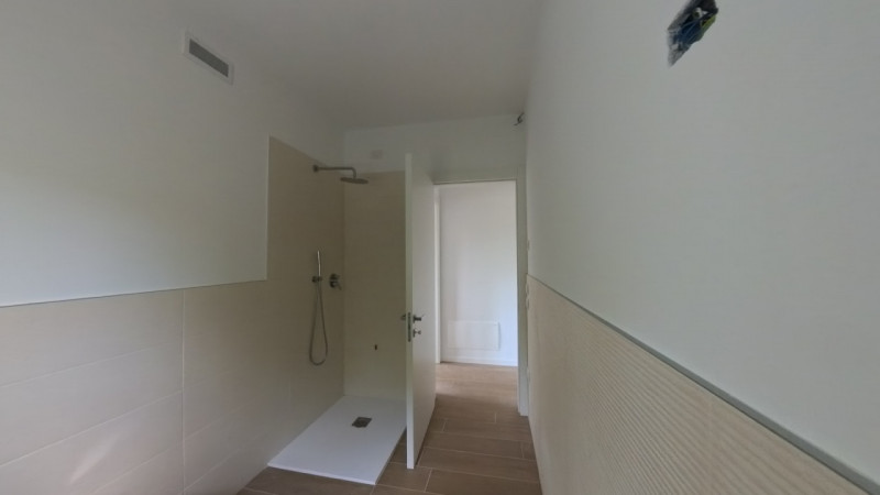 In una tranquilla e curata zona residenziale di Trebaseleghe, al primo piano di una moderna palaz...