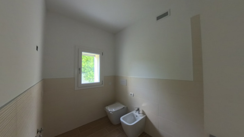 In una tranquilla e curata zona residenziale di Trebaseleghe, al primo piano di una moderna palaz...