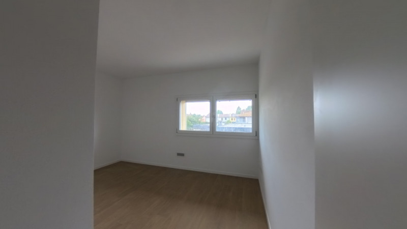 In una tranquilla e curata zona residenziale di Trebaseleghe, al primo piano di una moderna palaz...