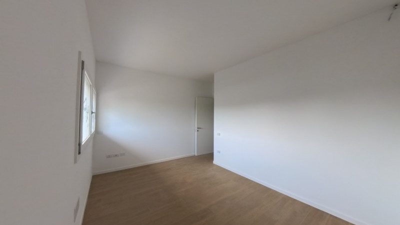 In una tranquilla e curata zona residenziale di Trebaseleghe, al primo piano di una moderna palaz...