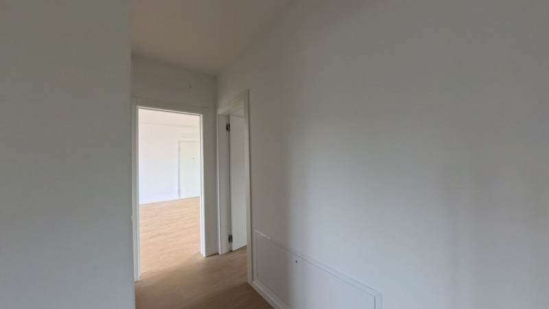 In una tranquilla e curata zona residenziale di Trebaseleghe, al primo piano di una moderna palaz...