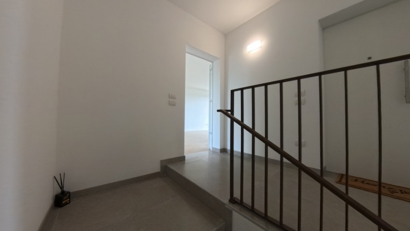 In una tranquilla e curata zona residenziale di Trebaseleghe, al primo piano di una moderna palaz...