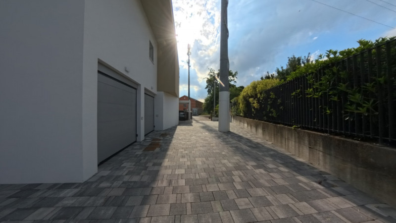 In una tranquilla e curata zona residenziale di Trebaseleghe, al primo piano di una moderna palaz...