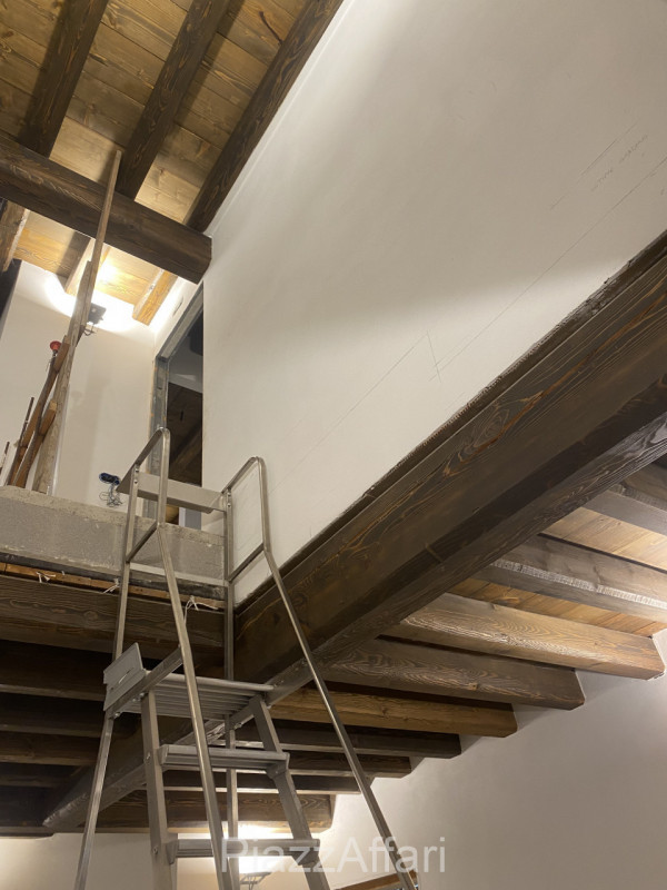 Proponiamo Attico da "personalizzare" in centro storico a Piove di Sacco, composto di: ampio e lu...