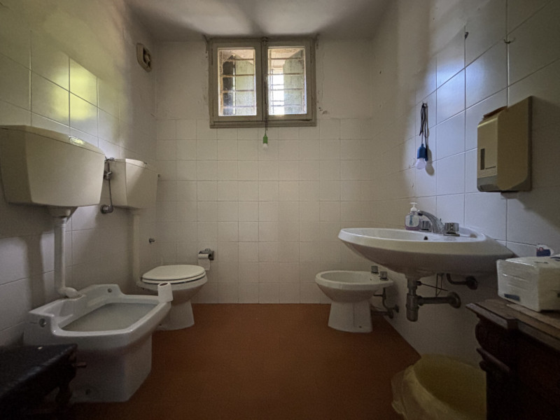 Se sogni di possedere una villa d’epoca di grande prestigio immersa in un parco privato di circa ...