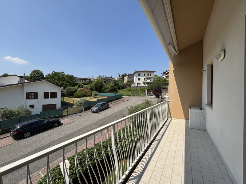 Se stai cercando un appartamento moderno, spazioso e con ottime caratteristiche energetiche, ques...