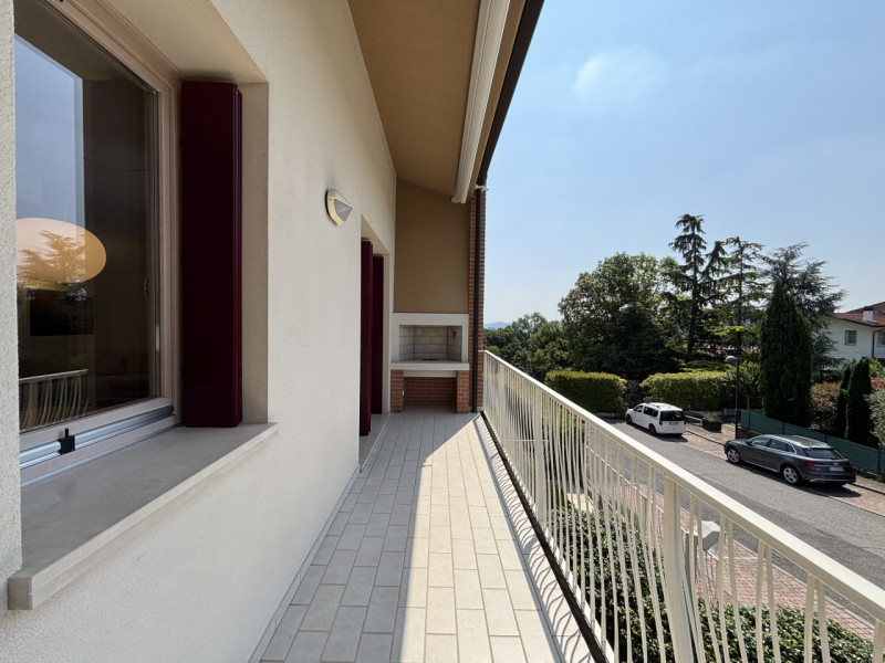 Se stai cercando un appartamento moderno, spazioso e con ottime caratteristiche energetiche, ques...