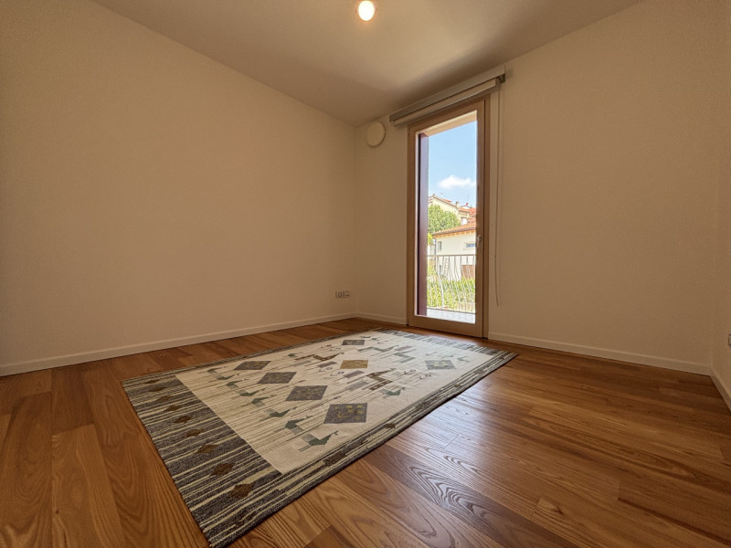 Se stai cercando un appartamento moderno, spazioso e con ottime caratteristiche energetiche, ques...