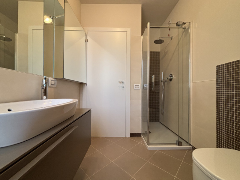 Se stai cercando un appartamento moderno, spazioso e con ottime caratteristiche energetiche, ques...