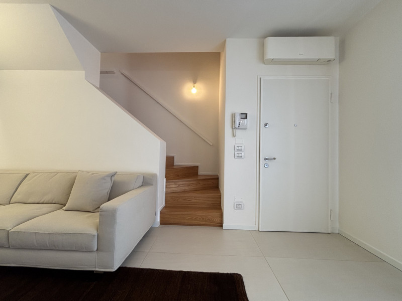 Se stai cercando un appartamento moderno, spazioso e con ottime caratteristiche energetiche, ques...