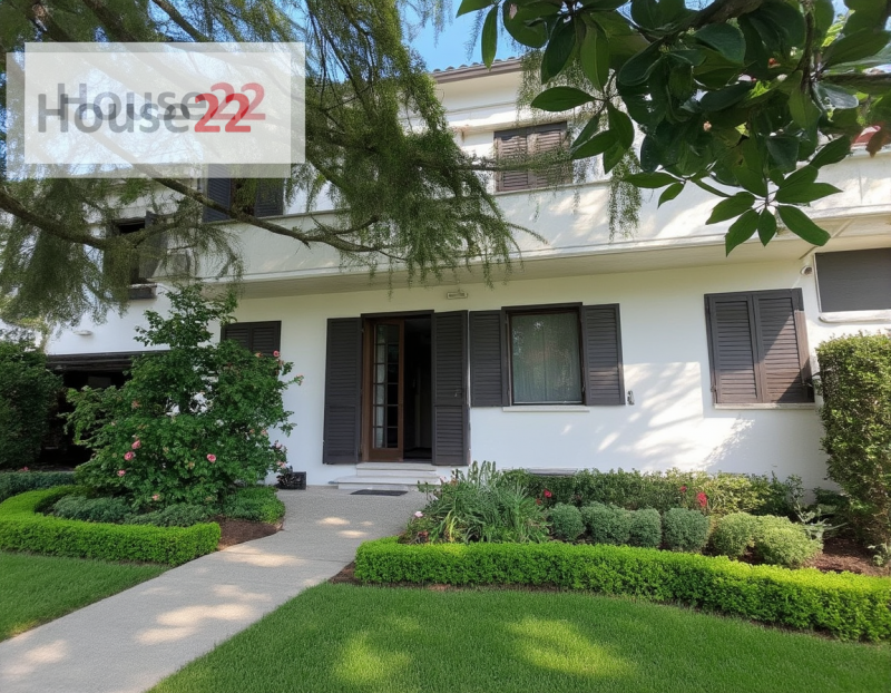 CALDOGNO - VICENZA. Proponiamo una ampia BIFAMILIARE con grande giardino privato.
Al suo interno ...