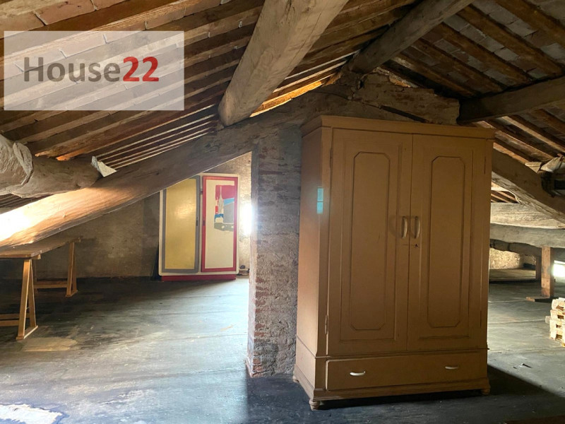 CALDOGNO - VICENZA. Proponiamo una ampia BIFAMILIARE con grande giardino privato.
Al suo interno ...