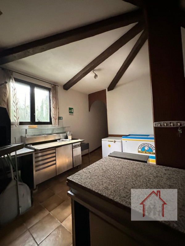 Rif: DN102
X Info - Denis: 3402540785

Spresiano (TV)

Proponiamo in vendita un immobile commerci...